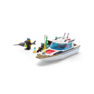 Diving Yacht